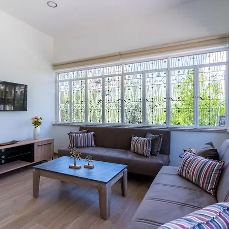 Verdant 1-bedroom In Apartman *