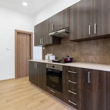 Verdant 1-bedroom In